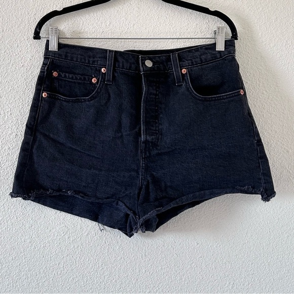 Levi’s Women’s Ribcage Shorts 31 Charcoal Raw Hem Rodeo Summer Beach Festival - Picture 1 of 10